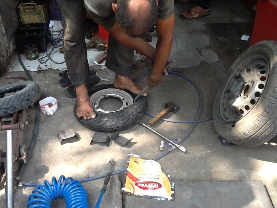 shree-tyre-shop-ramesh-nagar-del.png