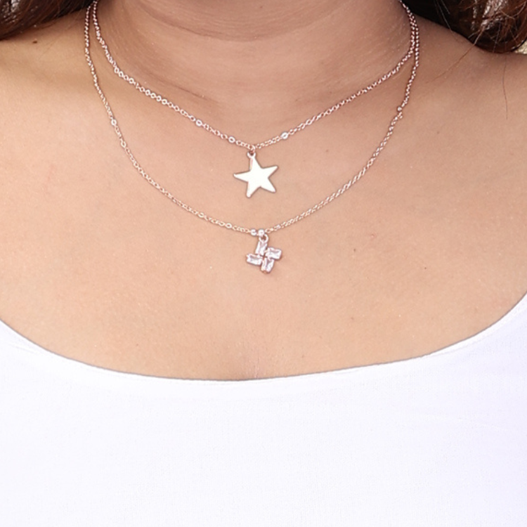 Thumbnail: The chain itself is more than just a functional component; it's a design element that contributes to the overall aesthetic.