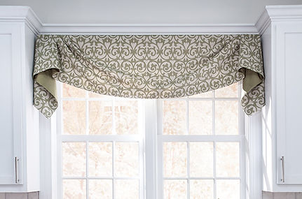 interiorsbbl_bigbearlake_windows_custom_valance_kennedy.jpg