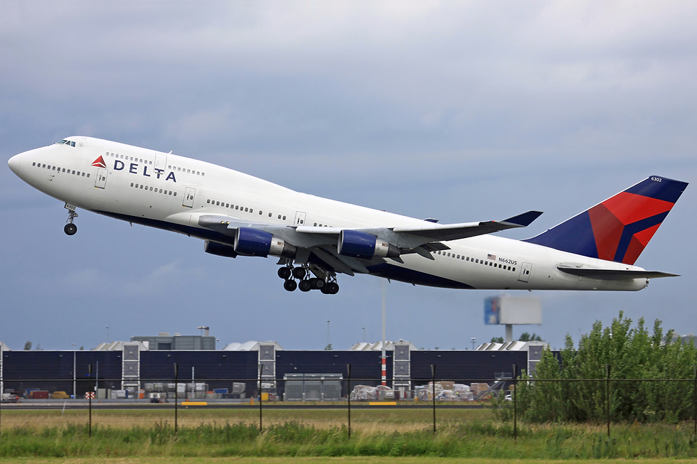Delta_Air_Lines_Boeing_747-400_N662US_AMS_2011-6-11.png
