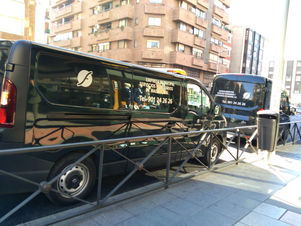 No pueden acceder a la plaza coches funerarios