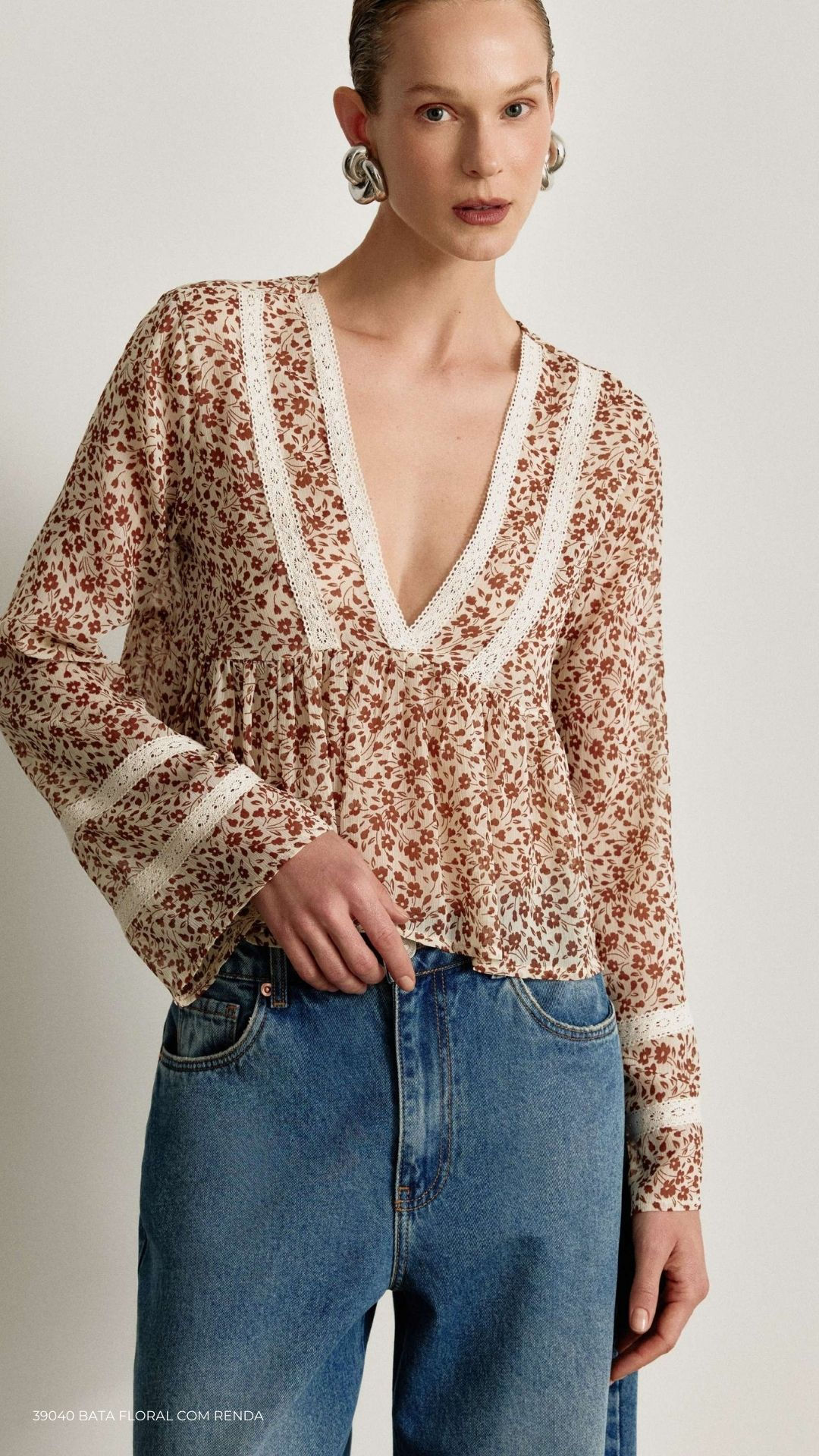 Bata Floral com Renda