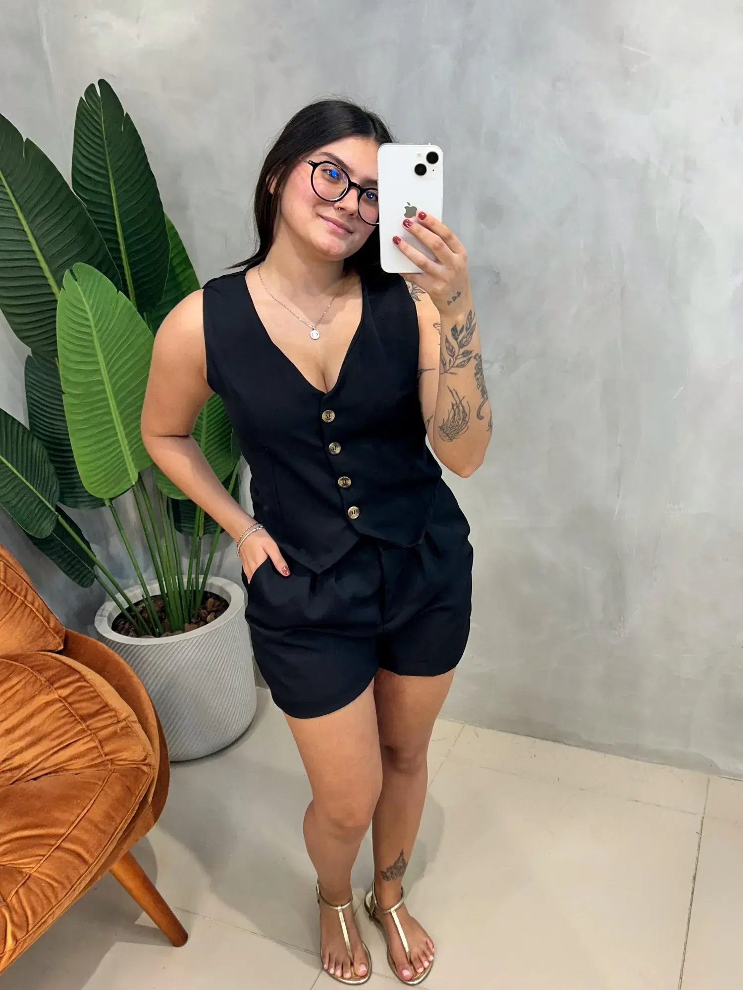 Conjunto em Alfaiataria Colete e Shorts com Cinto Ref.1748