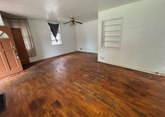 Photo 6 of 1174 W King St