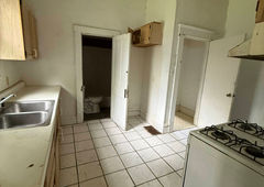 Photo 9 of 415 E Division St