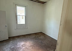 Photo 11 of 923 W King St