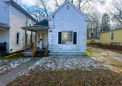 Photo 2 of 611 Haungs Ave