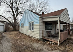 Photo 3 of 1305 E Whitmer