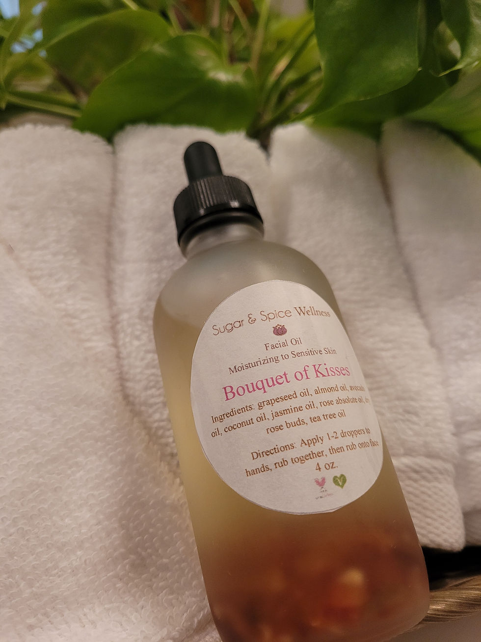 Thumbnail: Bouquet of Kisses Facial Oil
