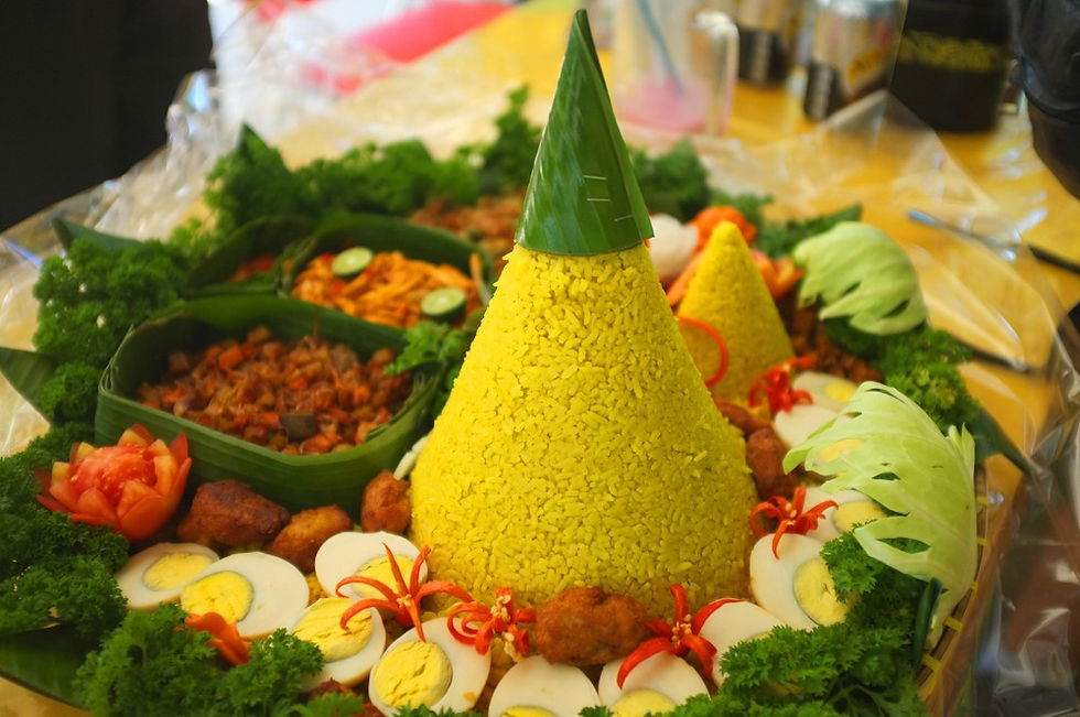traditional Indonesian dish called tumpeng