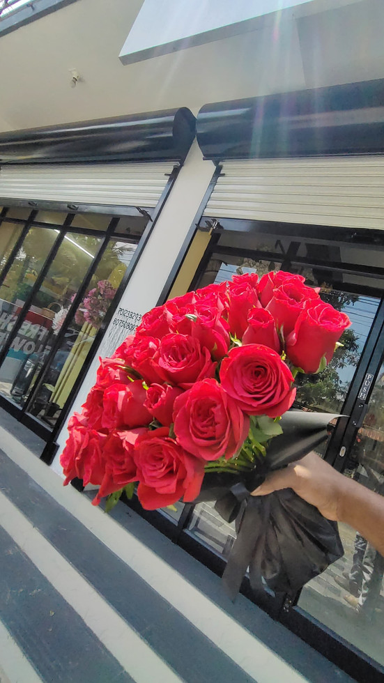 A stunning arrangement that speaks of passion and elegance.