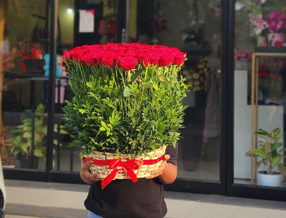 “Timeless Rose Basket" is a captivating flower basket, adorned with opulent red roses arranged with elegance.