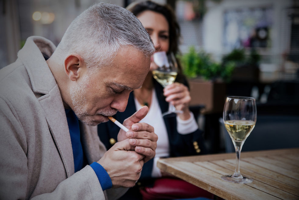 A man in his 50s still couldn't stop smoking. He is at risk for various brain illnesses, such as Alzheimer's Disease.