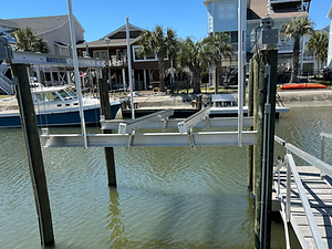 A boatlift wired by Tideline Electric resting on 4 pilings on the Atlantic Intercostal Waterway.