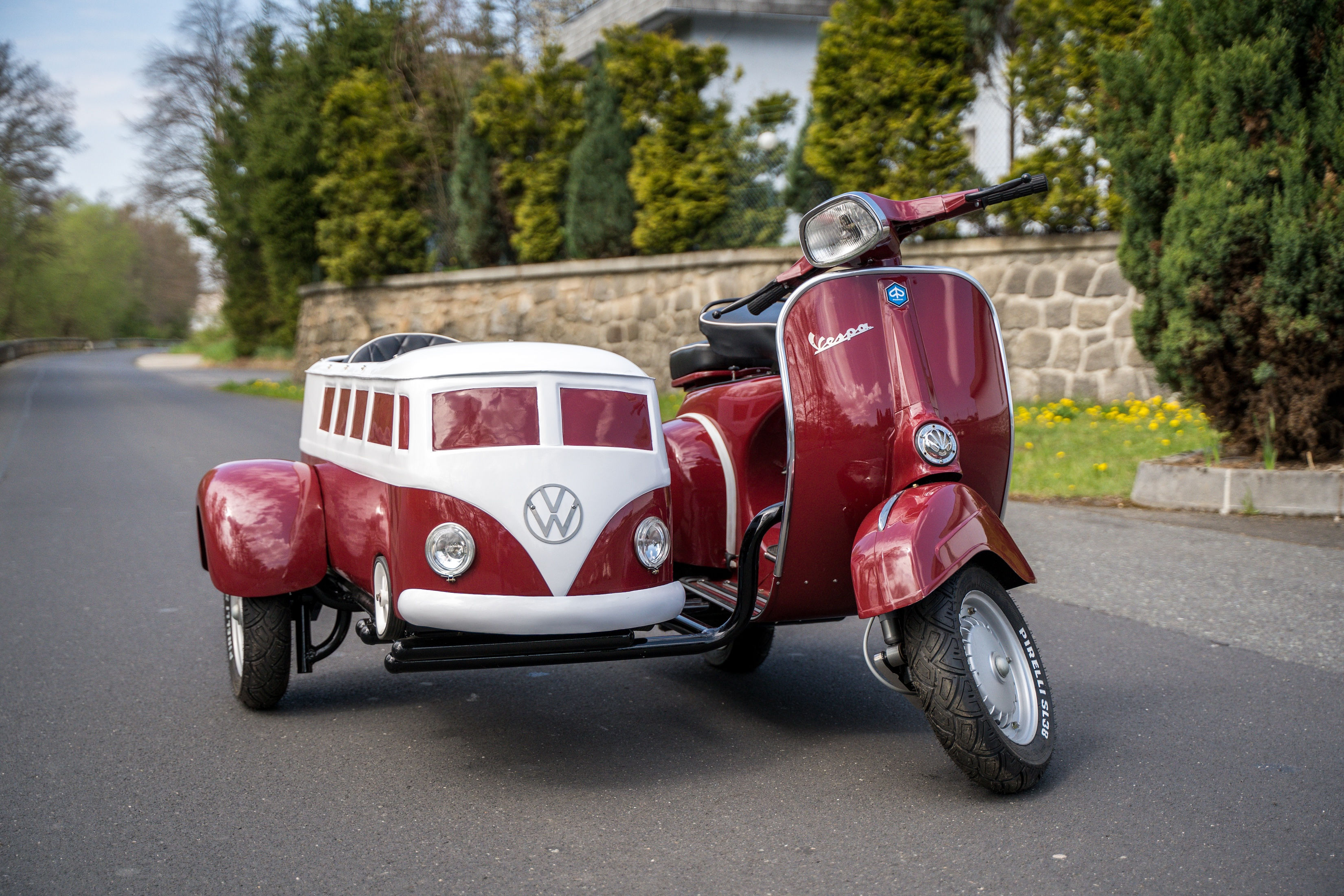 Veterán Piaggio Vespa Scooter VW sajdkára (1977)
