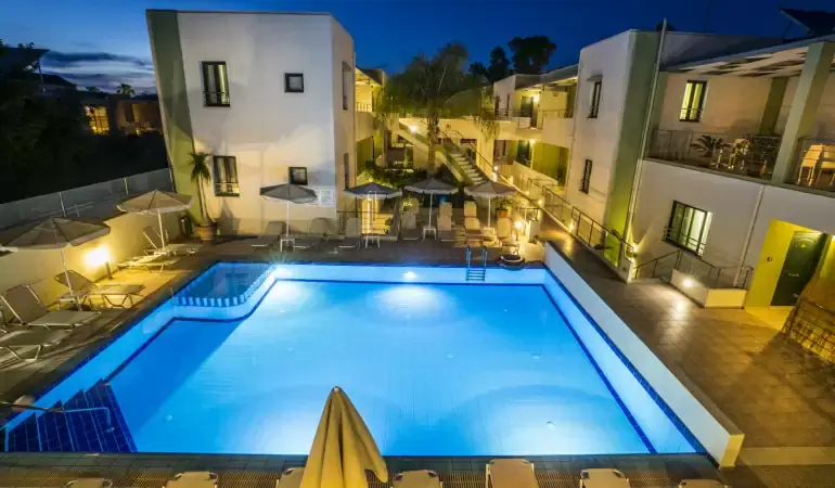 Fra Billund Til Kreta - Athina Beach