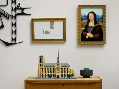 LEGO Architecture Notre Dame & LEGO Art Mona Lisa.