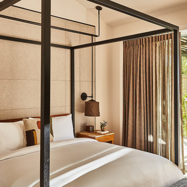 sol-gallery-stay-orchardsuite-bed.jpg