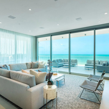 sjuxr-oceanfront-livingroom-6271-hor-clsc.jpg