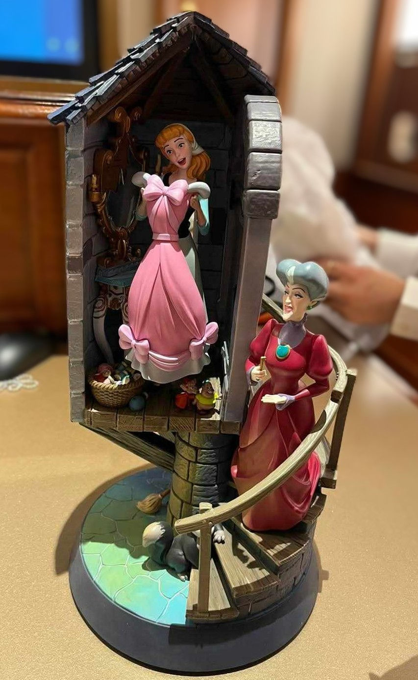 Miniatura: Figurina del 75° anniversario di Cenerentola