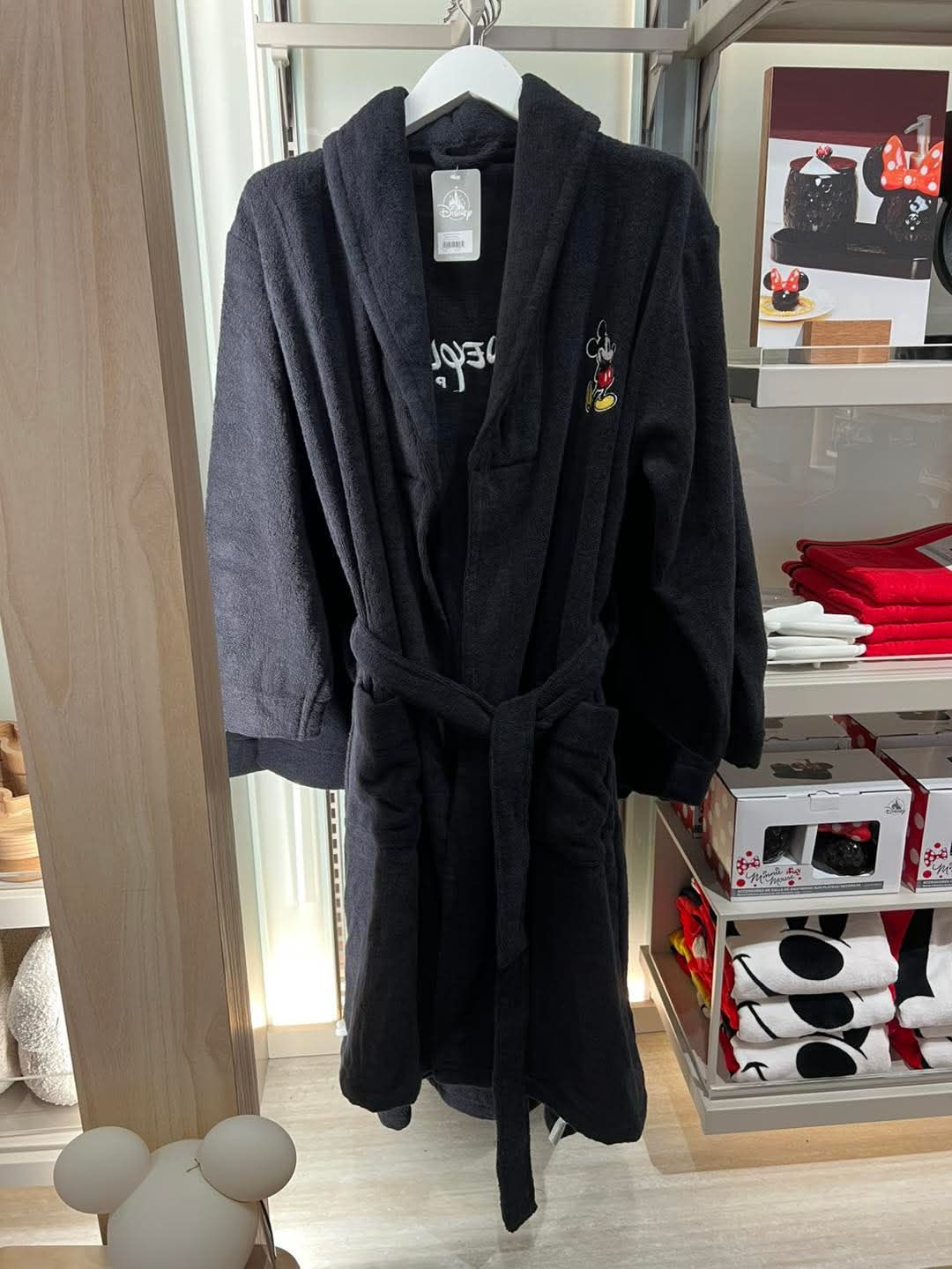🖤 Peignoir Mickey Disneyland Paris – Confort & Magie au Quotidien