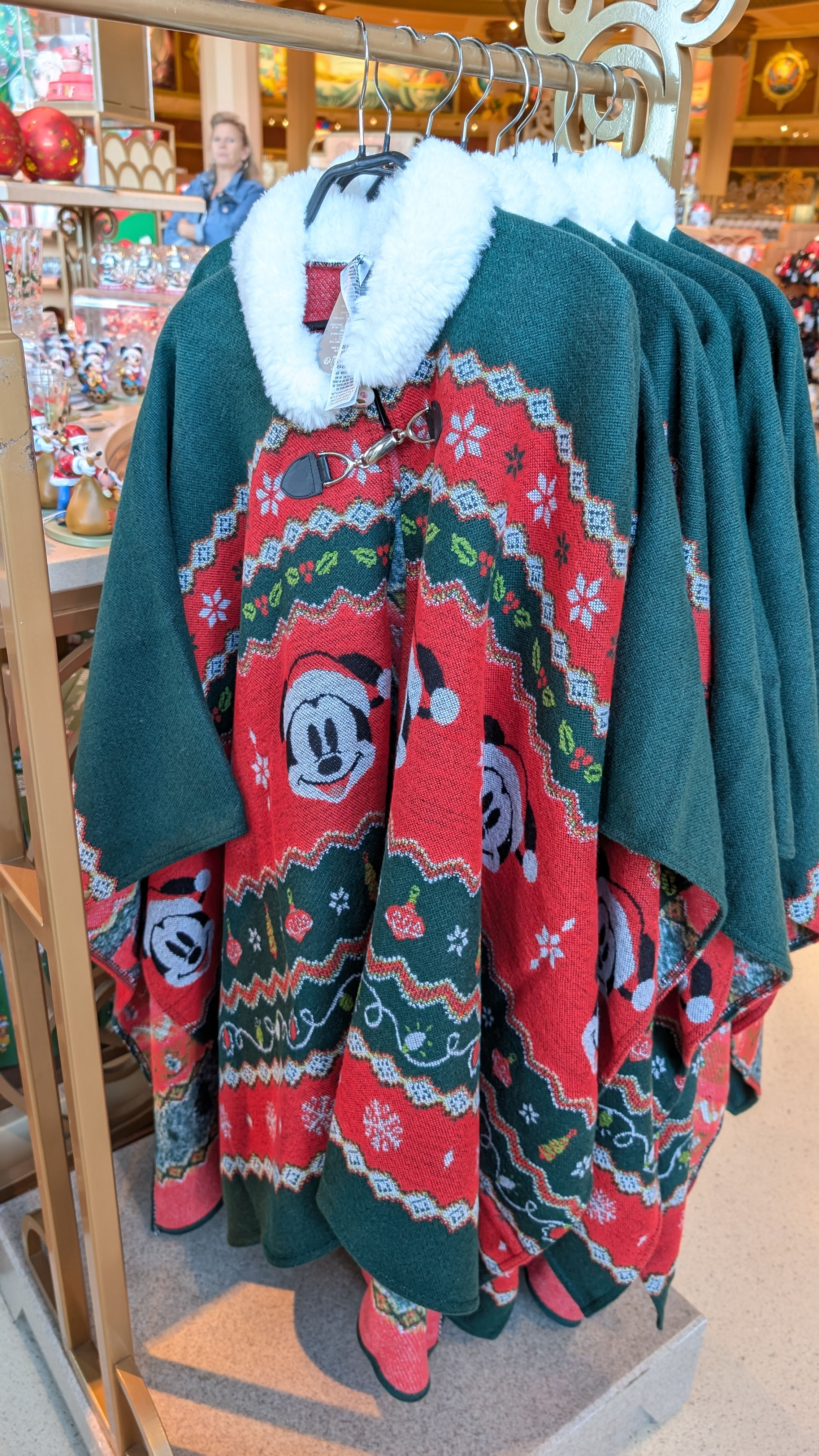 Poncho de Noël Mickey – Exclusivité Disneyland Paris 🎅🖤❤️💚