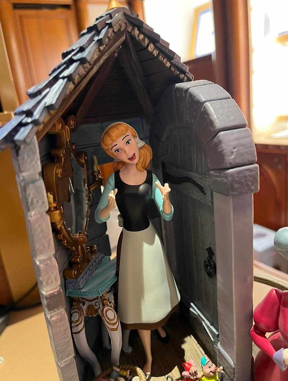 Miniatura: Figurina del 75° anniversario di Cenerentola