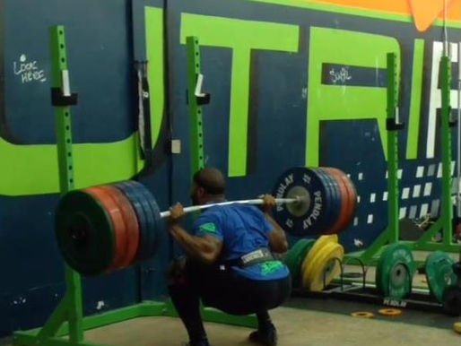 The Supplements & Diet You Need to Gain Muscle While Strength Training