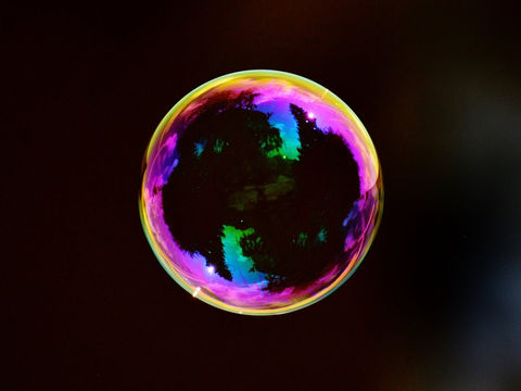 Economic Bubbles: Recent US Examples and Their Impact