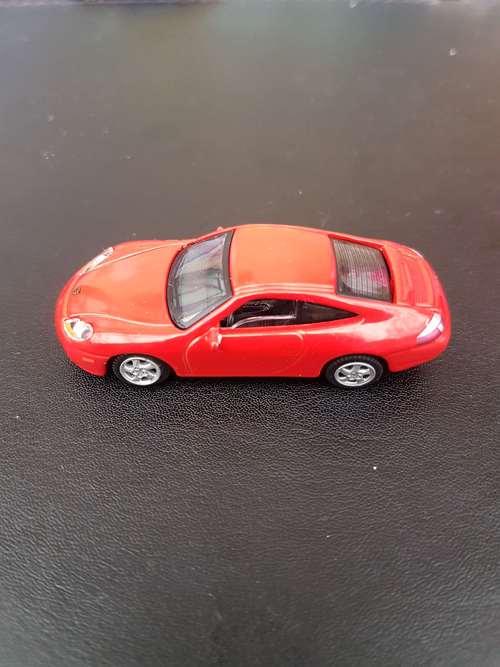 RED (GREY INTERIOR)