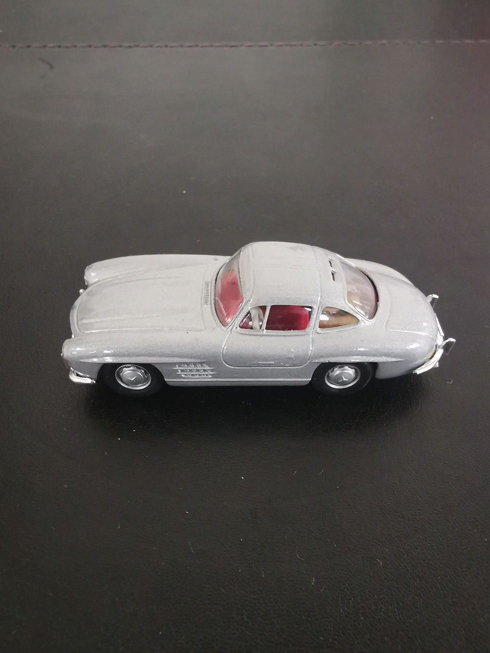 SILVER (RED INTERIOR)