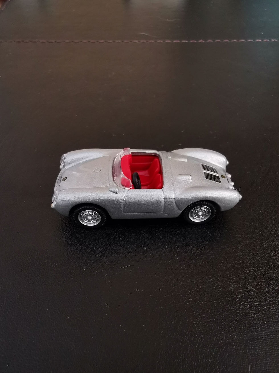 SILVER (RED INTERIOR)