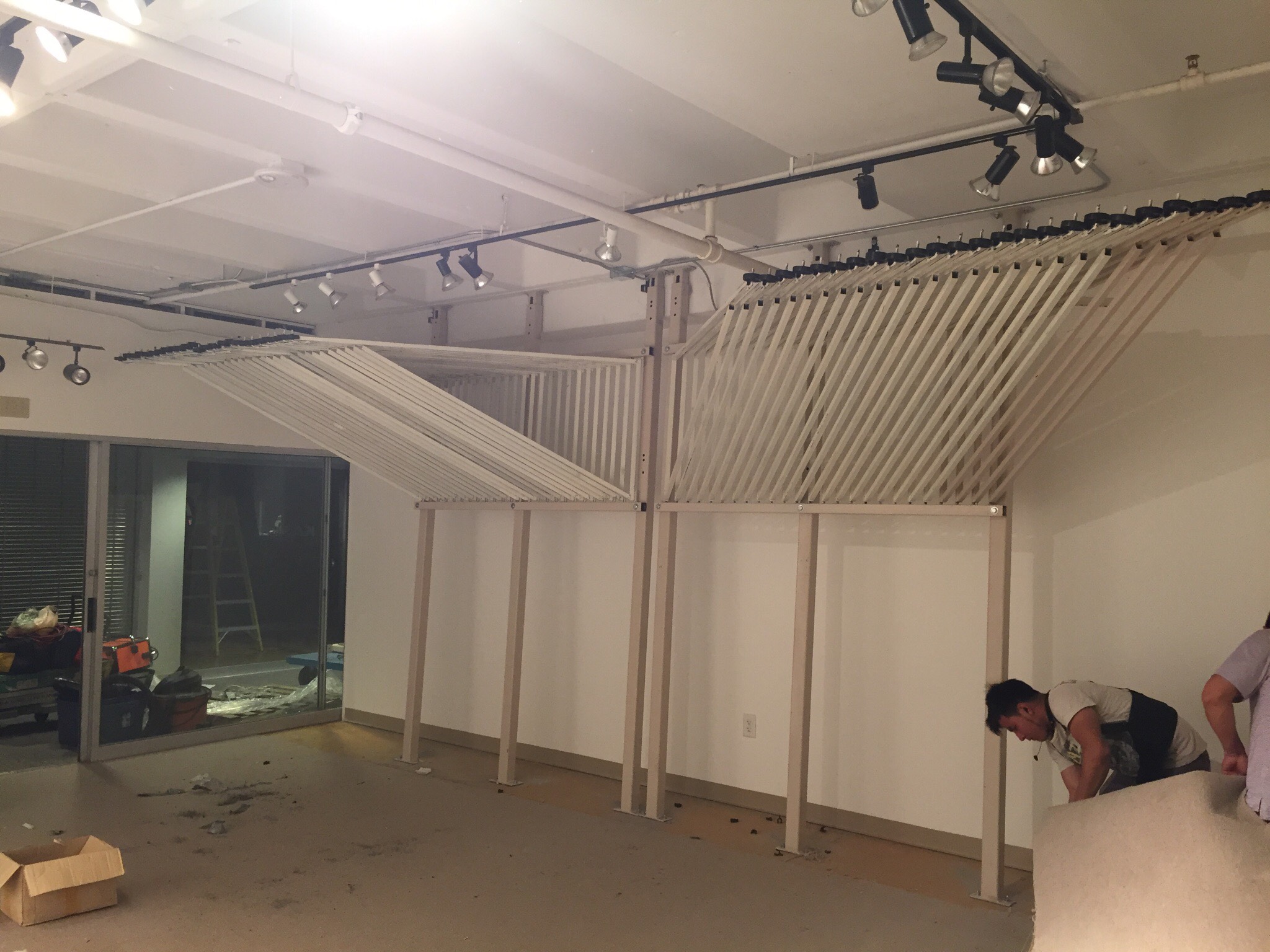 Floor-to-Ceiling Post Unit