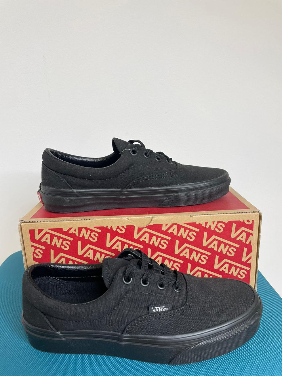 Czarne trampki marki Vans