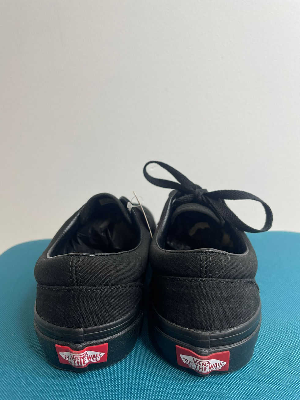 Czarne trampki marki Vans