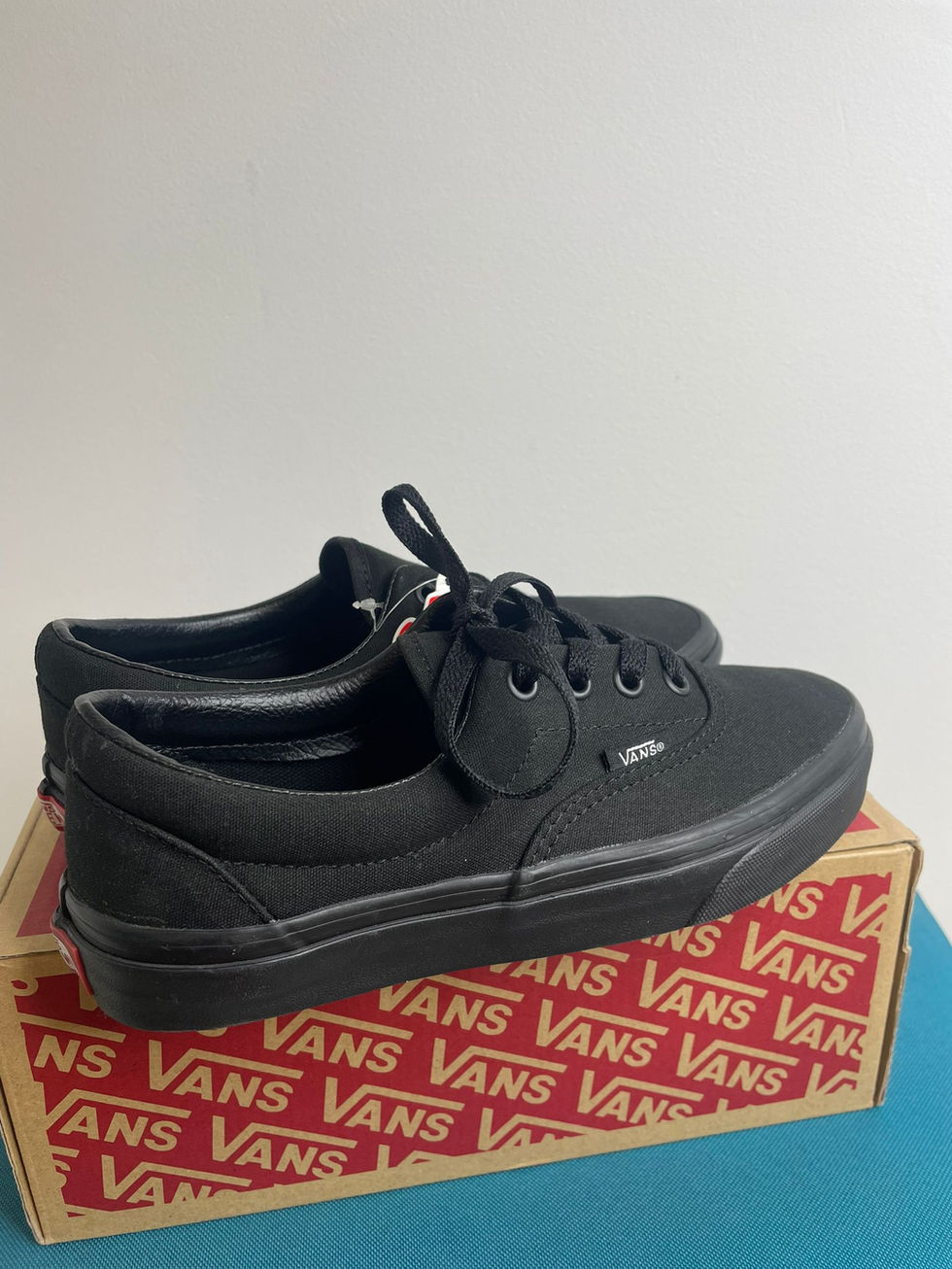 Czarne trampki marki Vans