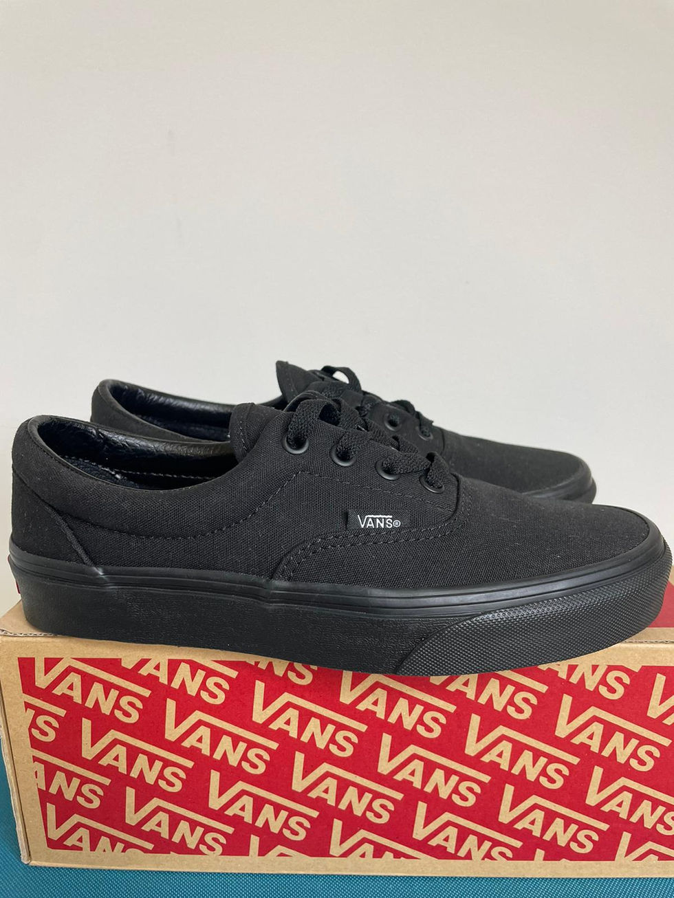 Czarne trampki marki Vans