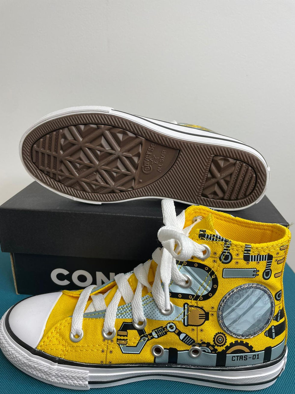 Żółte trampki marki Converse