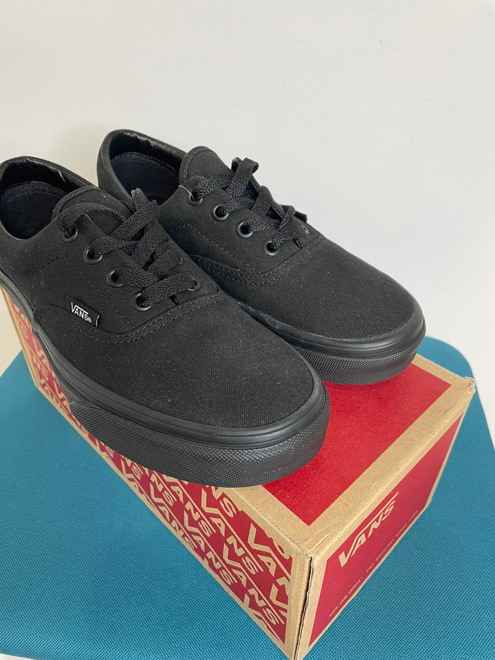Czarne trampki marki Vans
