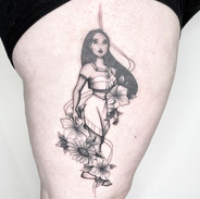 POCAHONTAS tattoo fait par l'artiste Tatoueuse Vino