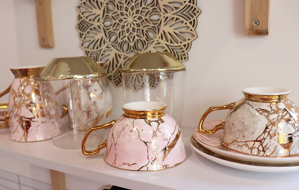 marble tea cups gold glasses