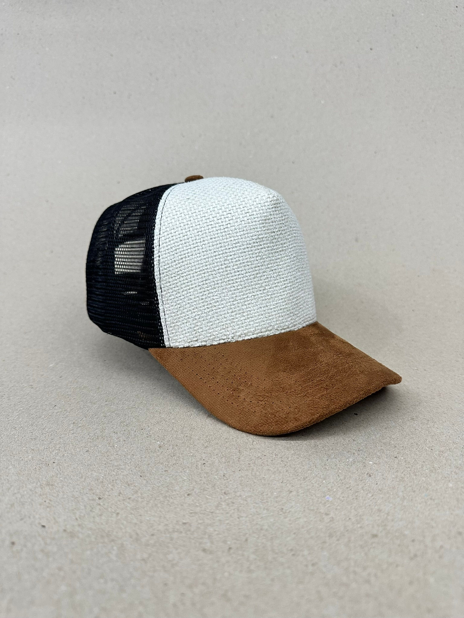 Trucker Linhão/Camurça Caramelo/Preto