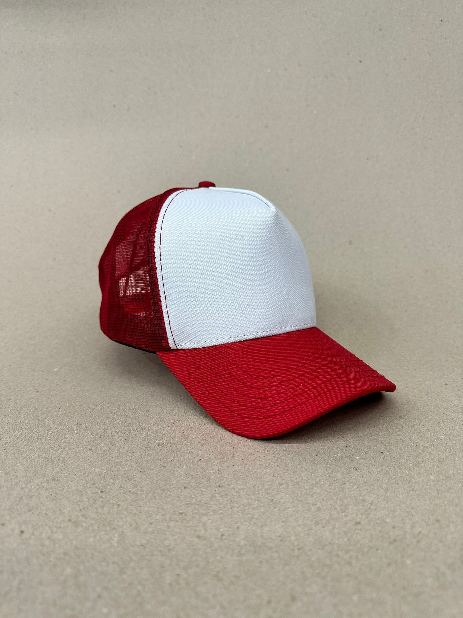 Trucker Branco/Vermelho