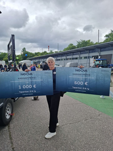 Suomen Lentopalloliiton yhteistyökumppani ja Power Cupin pääyhteistyökumppani Neova palkitsi Tapanilan Erän