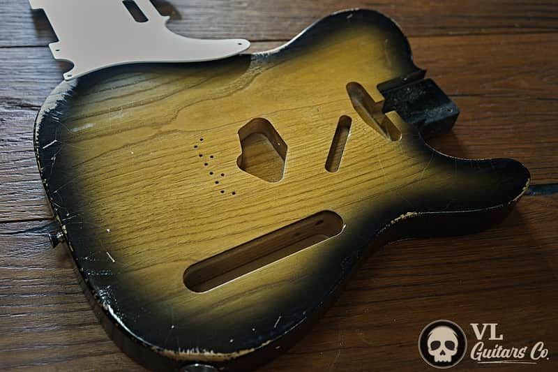 Miniatura: Telecaster relic body 2-tone sunburst, full body shot on wood table