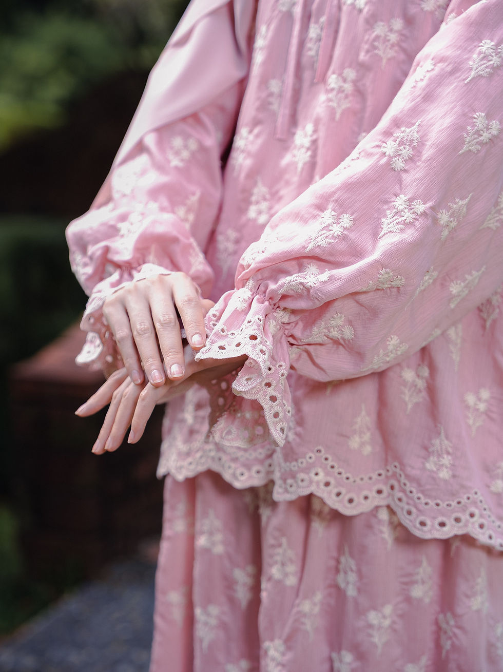 Thumbnail: Hawra Embroidery Set in Pink