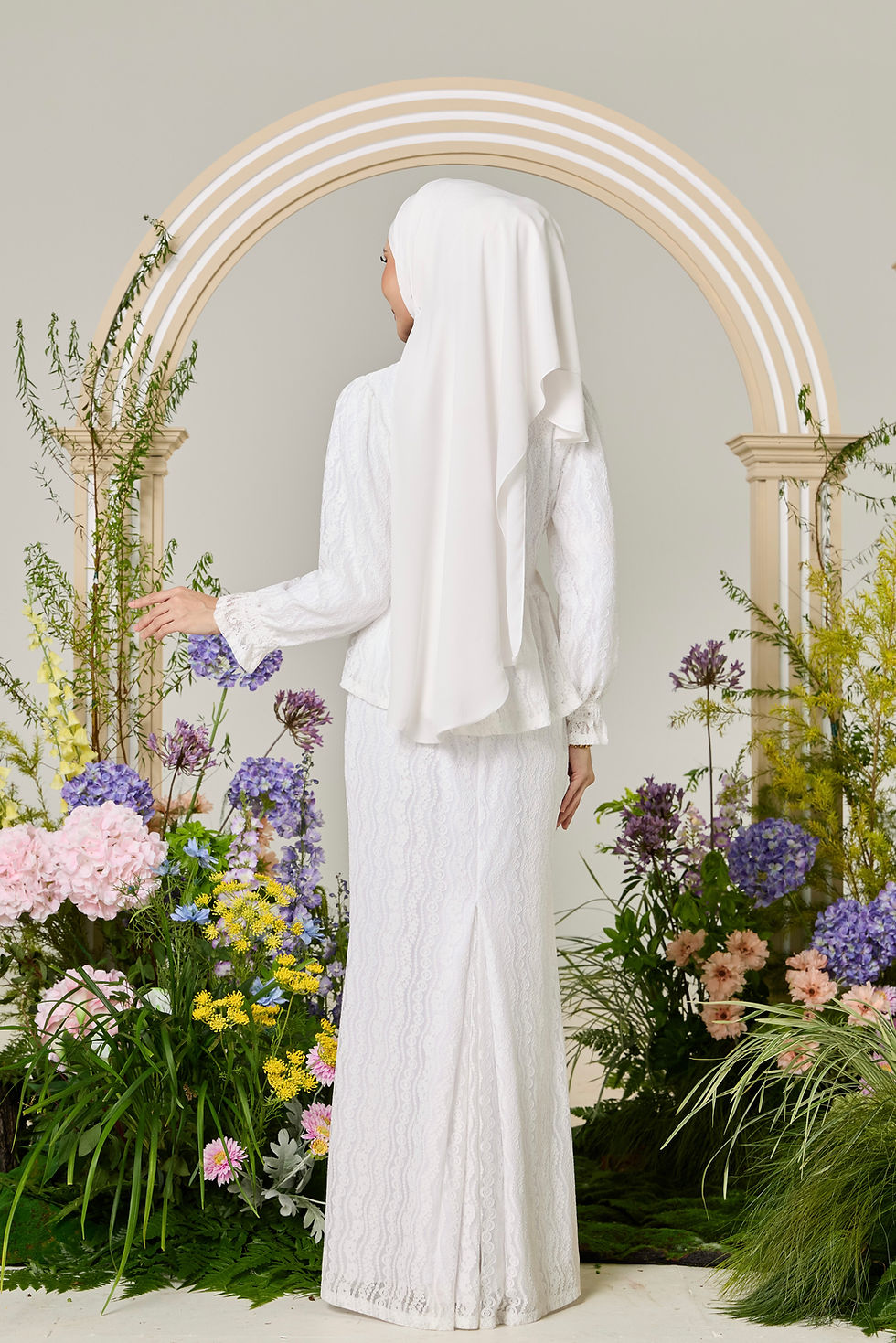 Thumbnail: Darla Kurung in White