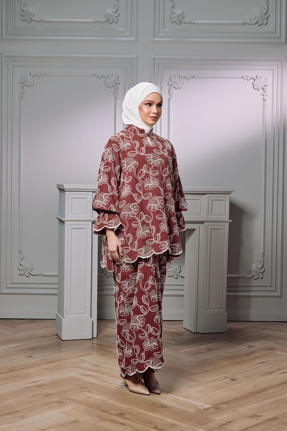 Thumbnail: Laura Kurung in Brown
