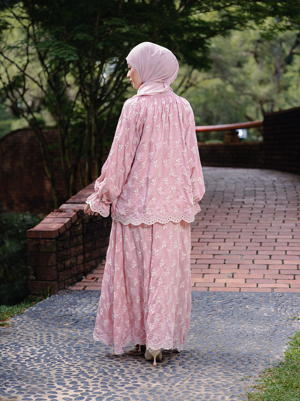 Thumbnail: Hawra Embroidery Set in Pink