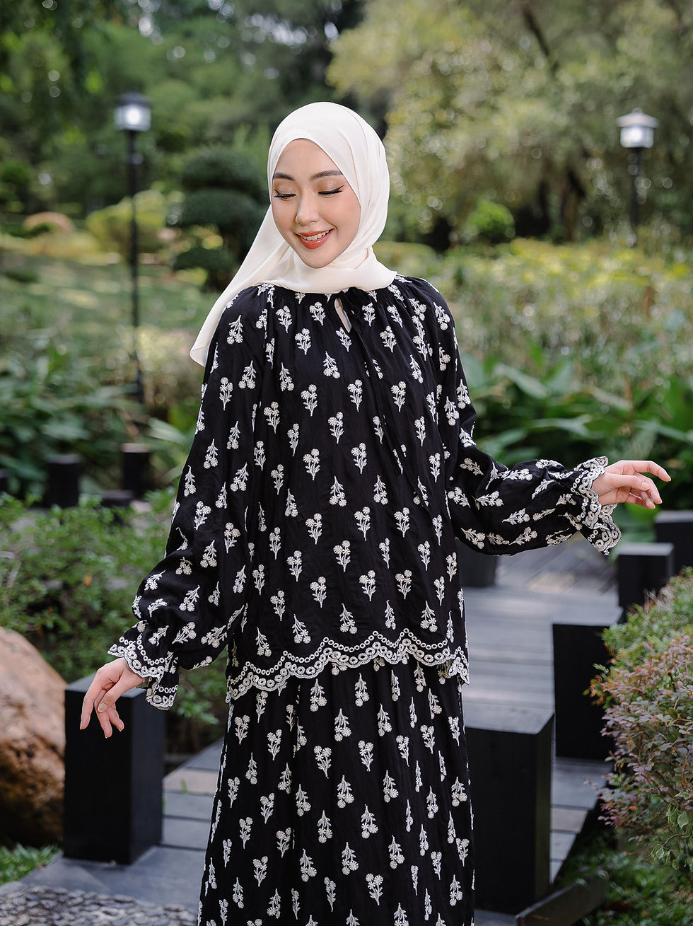 Thumbnail: Hawra Embroidery Set in Black